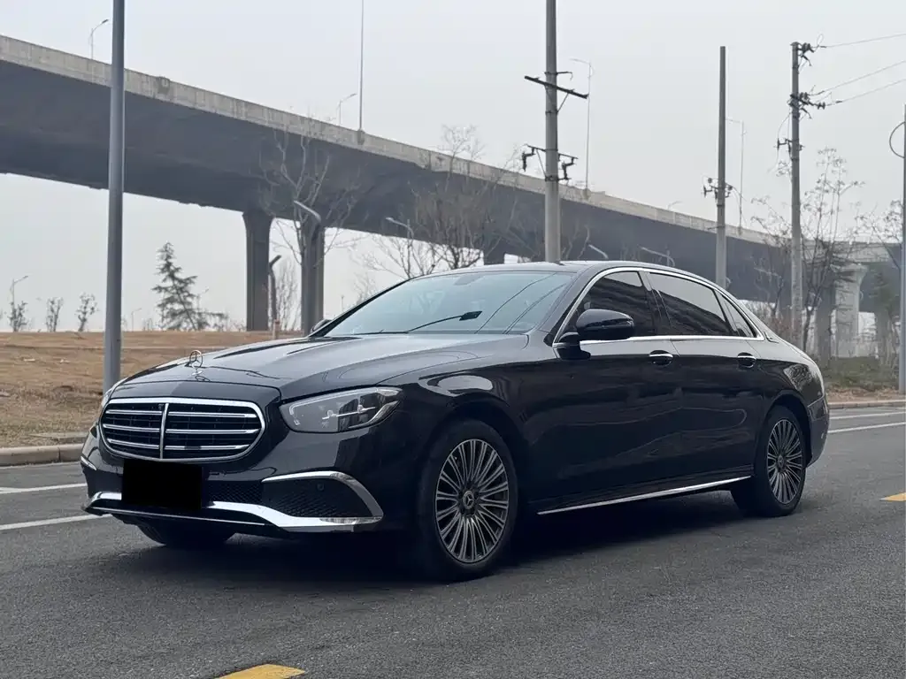 Mercedes-Benz E-Class — фото 1