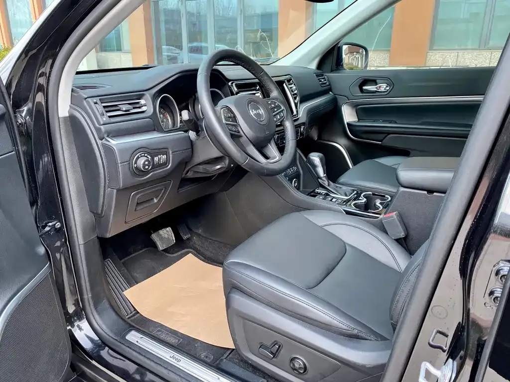 Jeep Grand Commander 2021 из CN, фото 9
