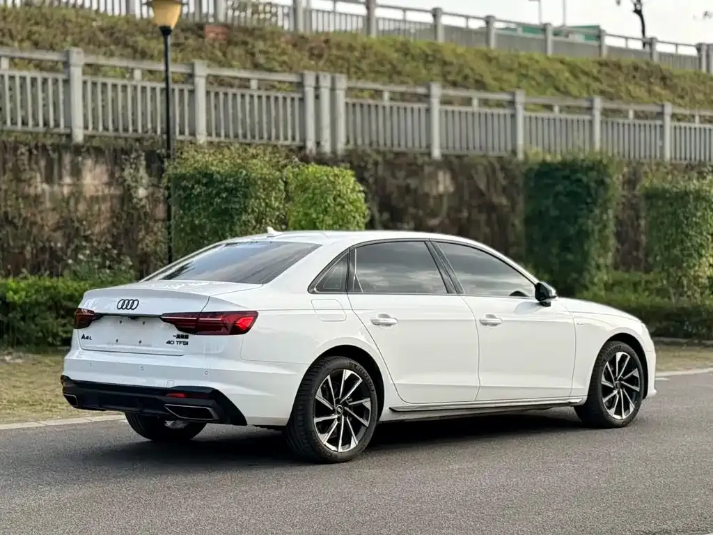 Audi A4L 2023 из CN, фото 8