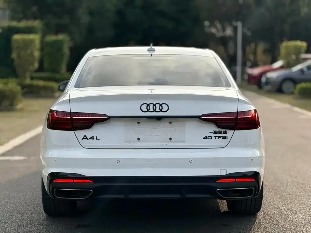 Audi A4L 2023 из CN, фото 2