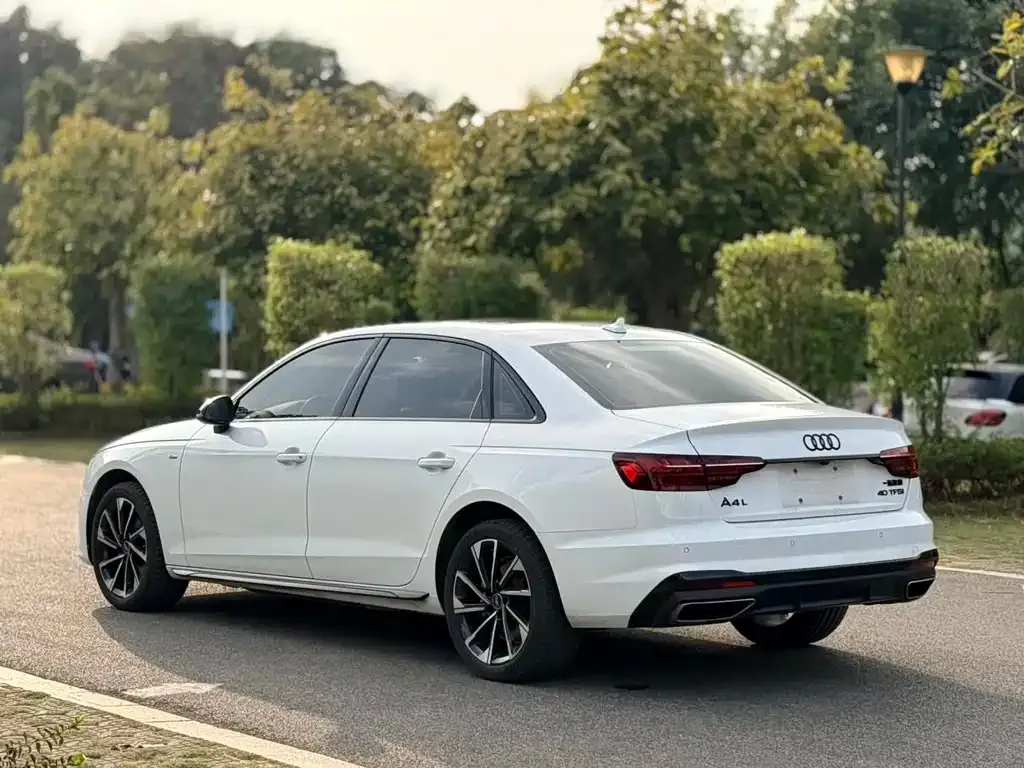 Audi A4L 2023 из CN, фото 3