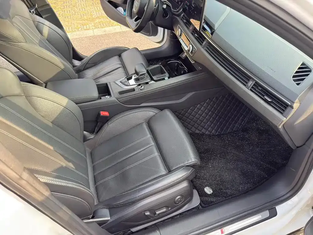 Audi A4L 2023 из CN, фото 9