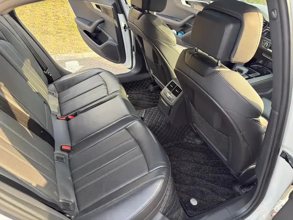 Audi A4L 2023 из CN, фото 10