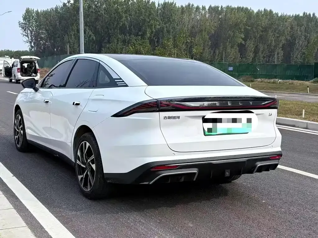 Geely Galaxy L6 — фото 4