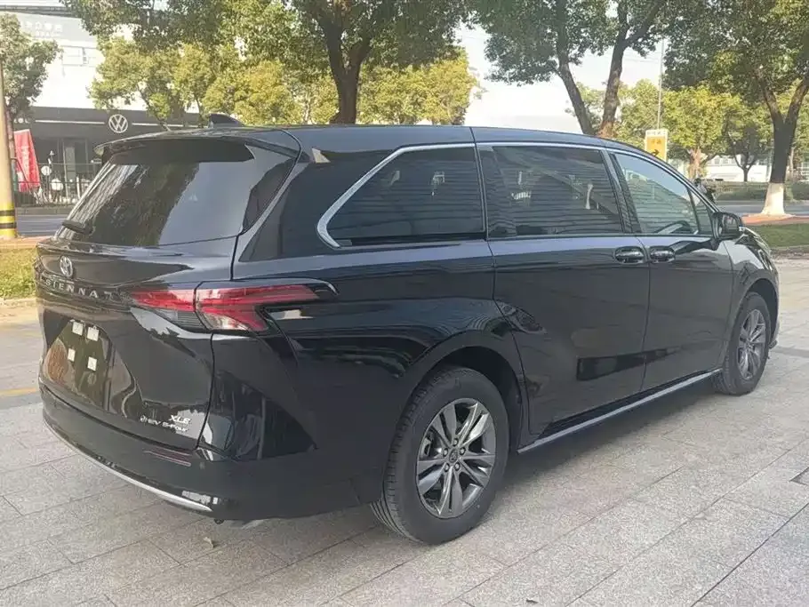 Toyota Sienna — фото 4