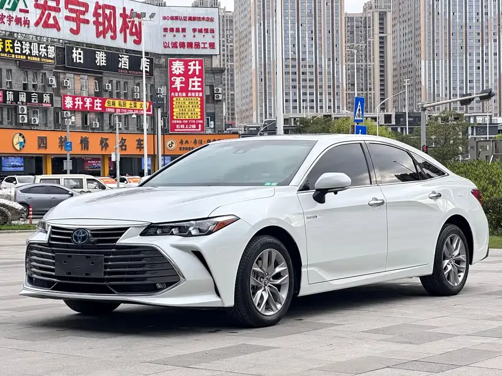 Toyota Avalon — фото 1