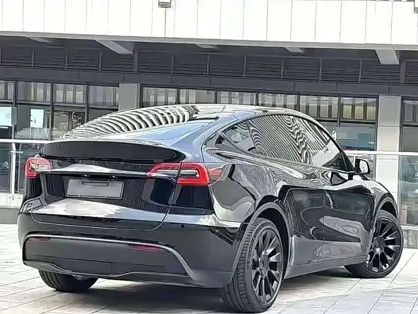 Tesla Model Y — фото 5