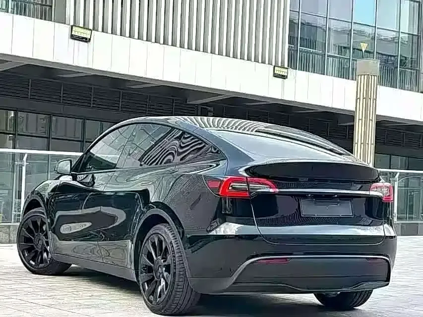 Tesla Model Y — фото 8
