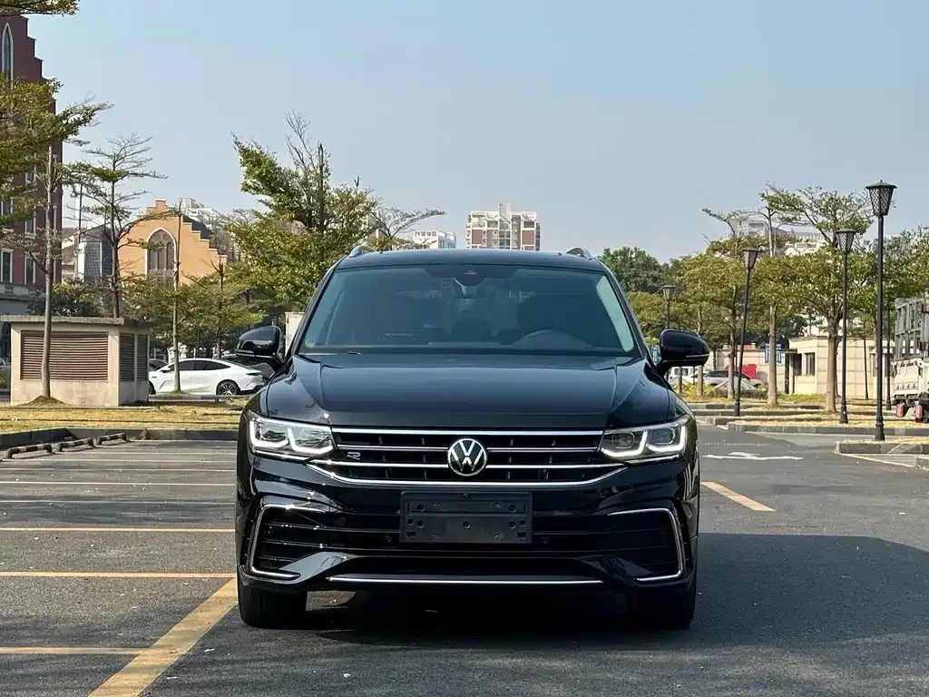 Volkswagen Tiguan L — фото 4