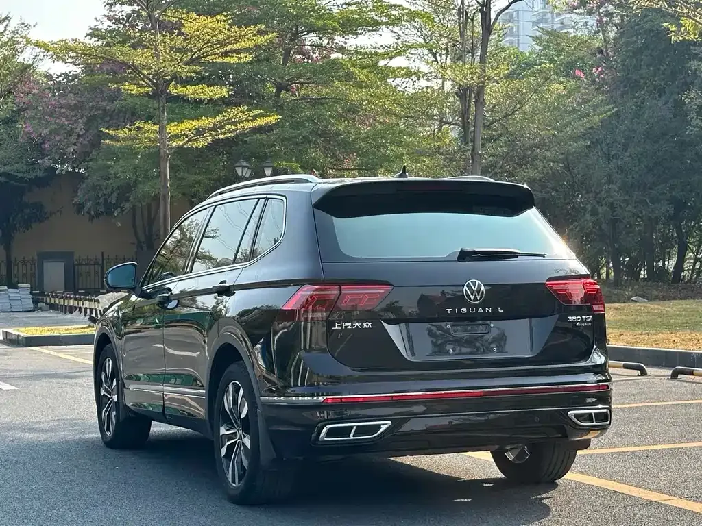 Volkswagen Tiguan L — фото 10