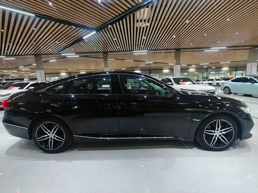 Honda Accord — фото 9