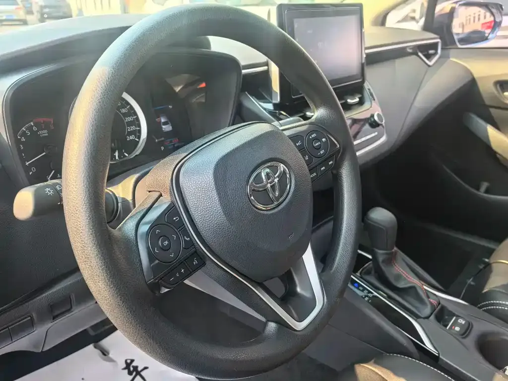 Toyota Corolla — фото 2