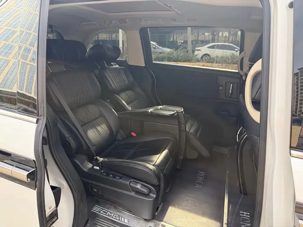 Honda Elysion 2023 из CN, фото 3