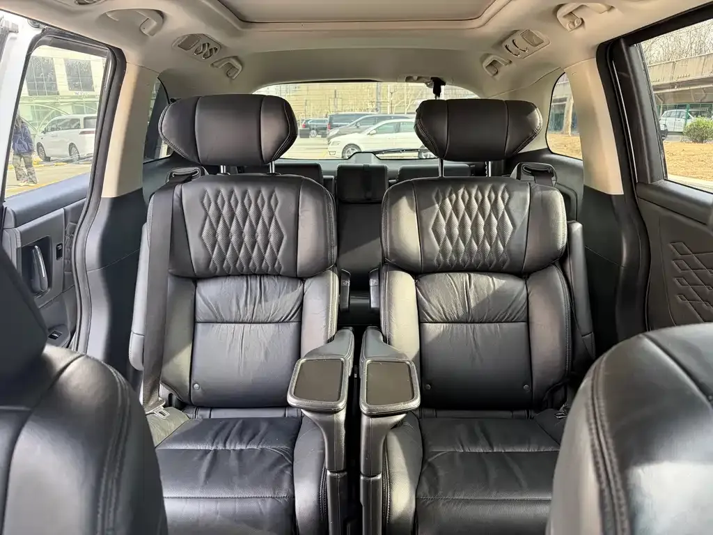 Honda Elysion 2023 из CN, фото 4