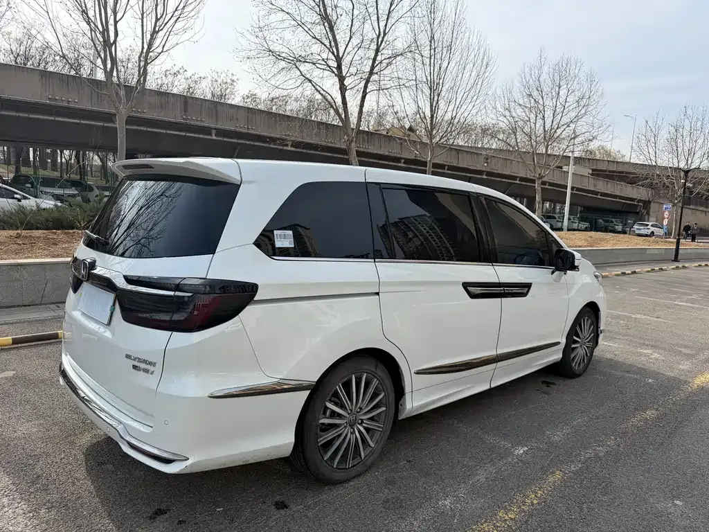 Honda Elysion 2023 из CN, фото 9