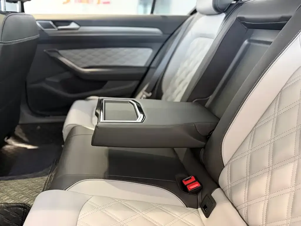 Volkswagen Magotan 2025 из CN, фото 2