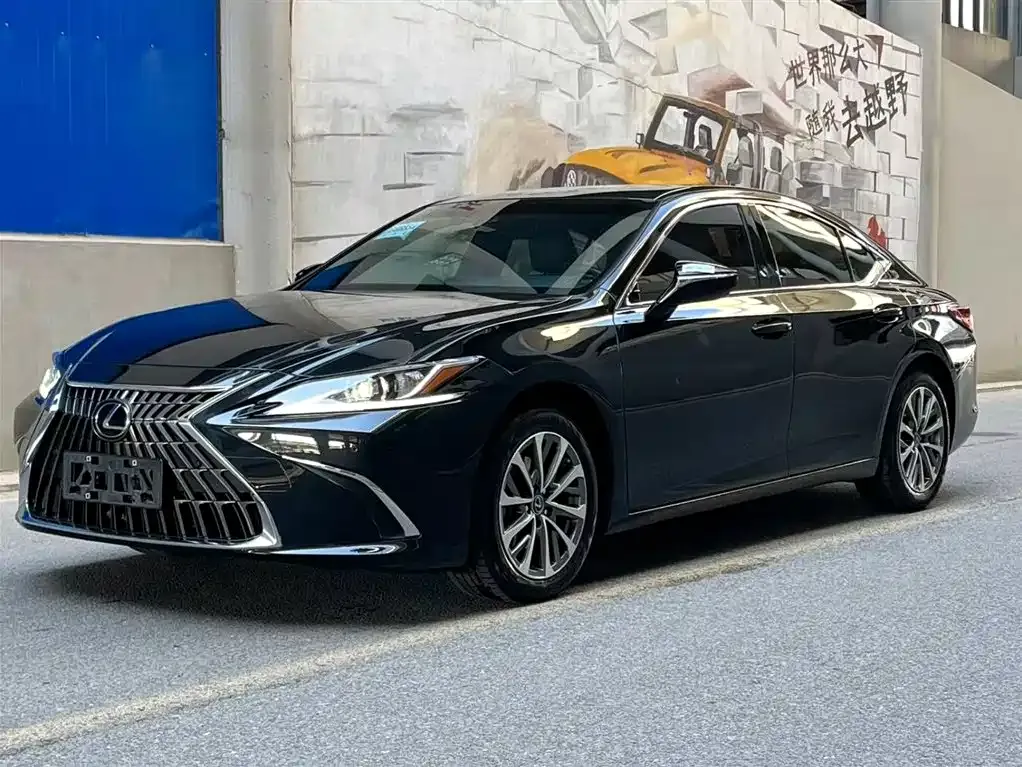 Lexus ES — фото 1