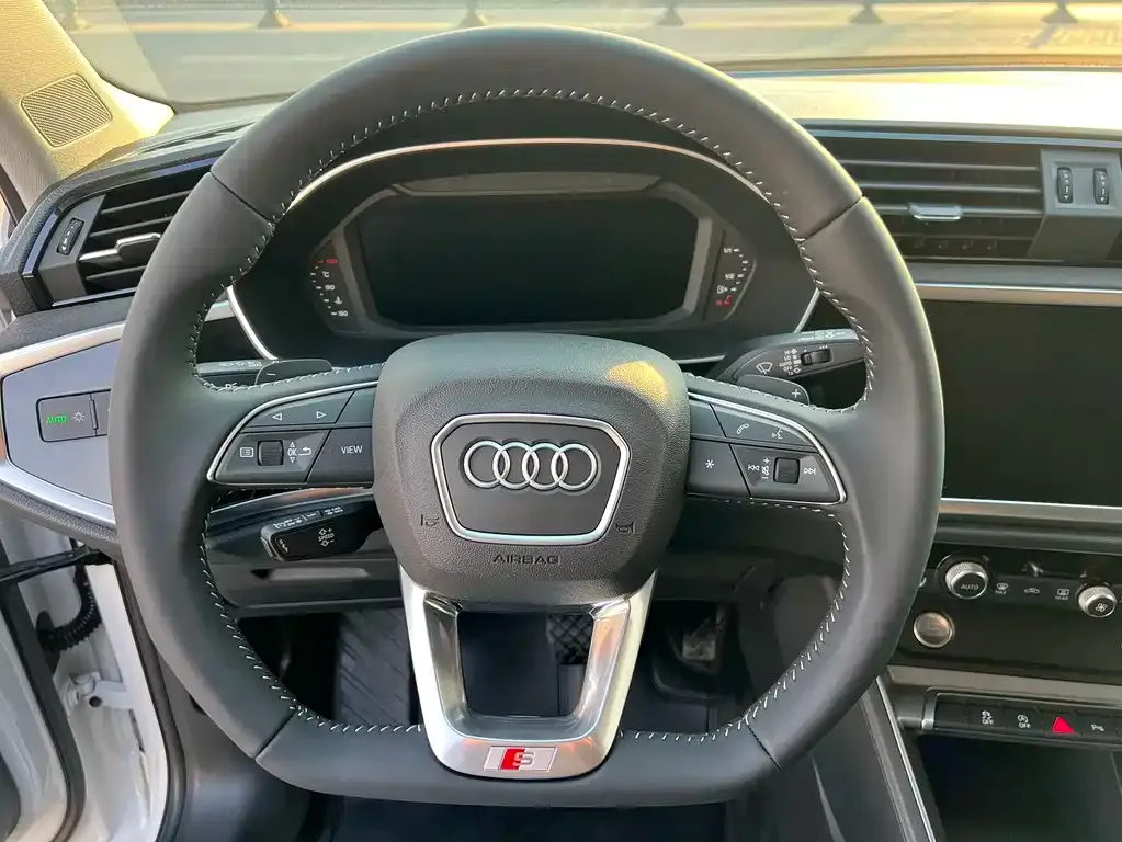 Audi Q3 — фото 5