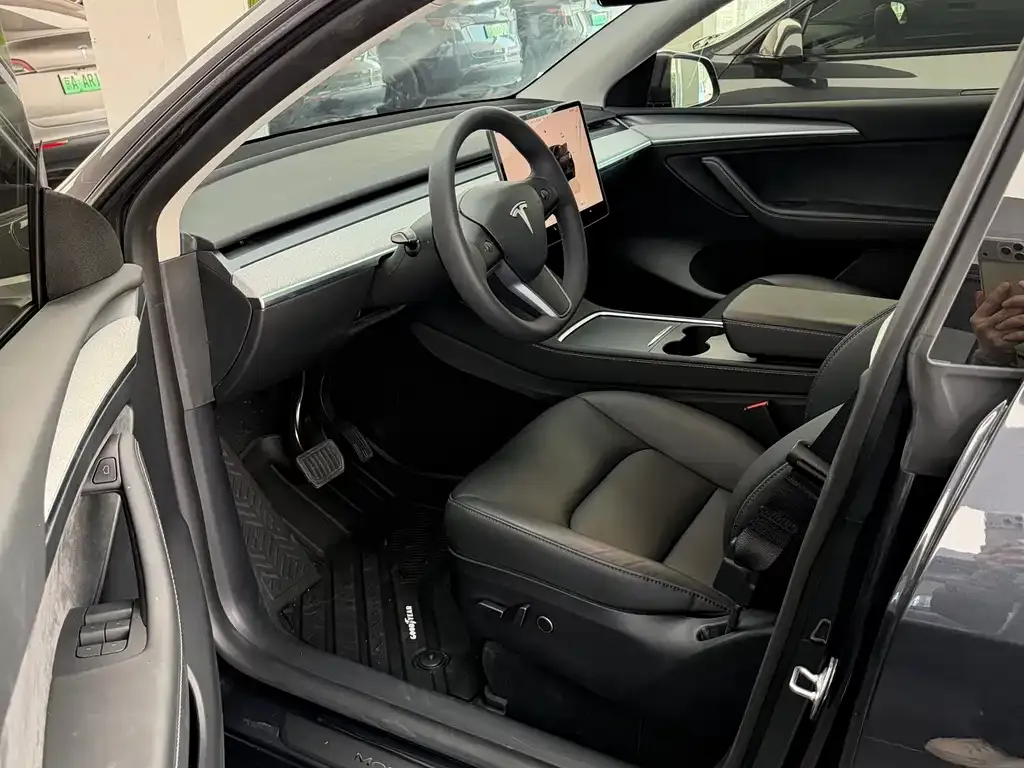 Tesla Model Y — фото 7