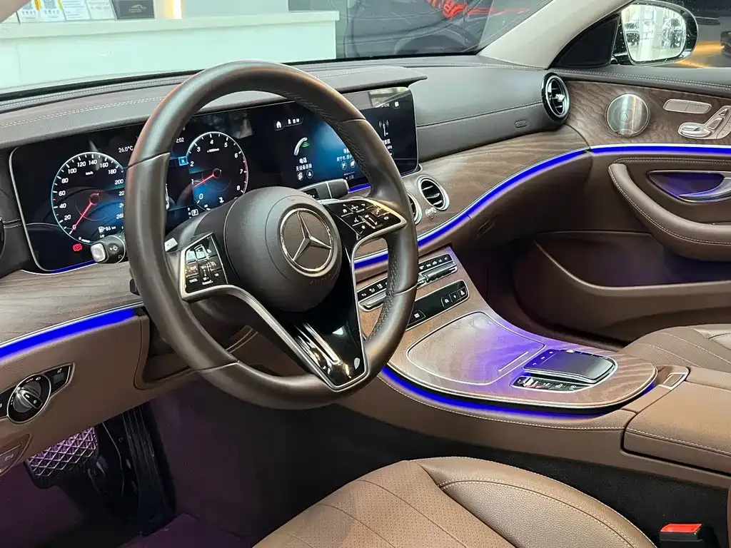 Mercedes-Benz E-Class — фото 10