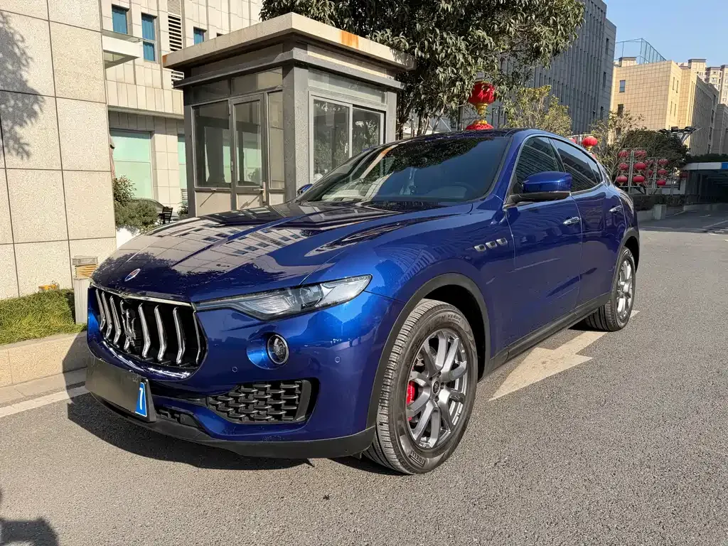 Maserati Levante — фото 1
