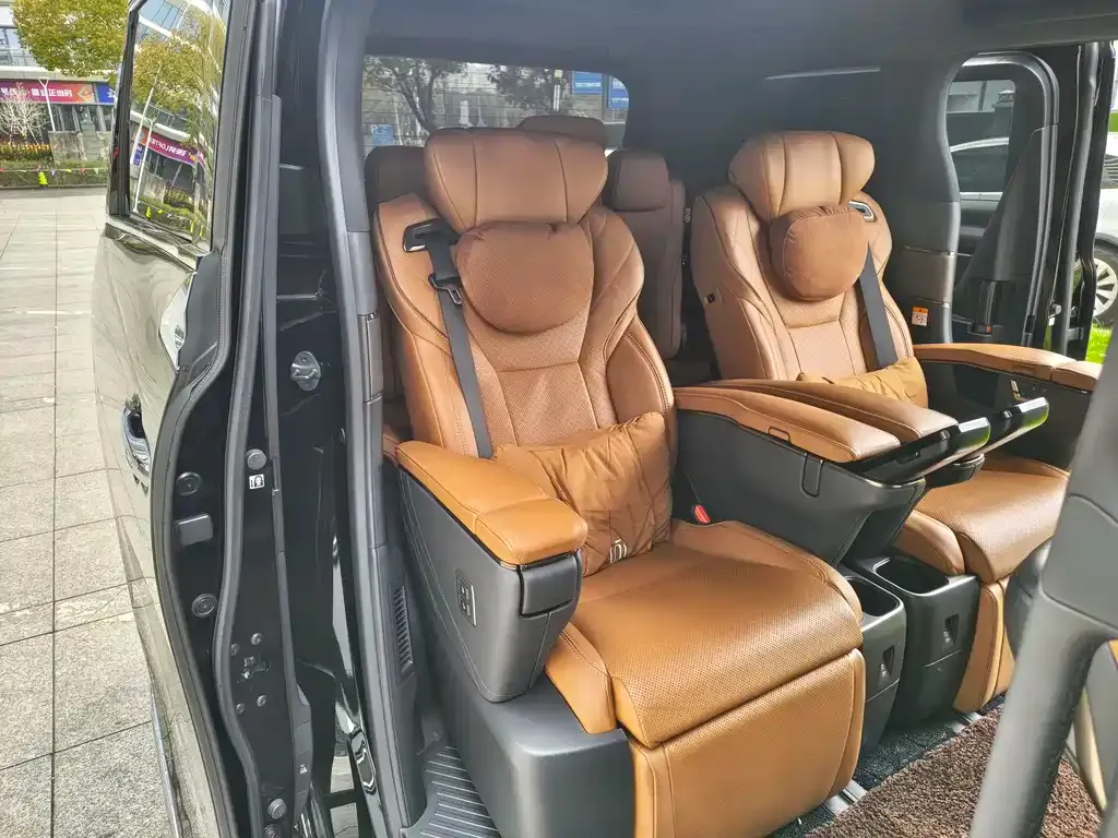 Toyota Vellfire 2023 из CN, фото 2