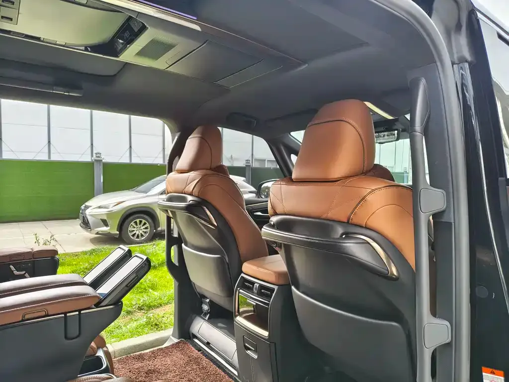 Toyota Vellfire 2023 из CN, фото 3