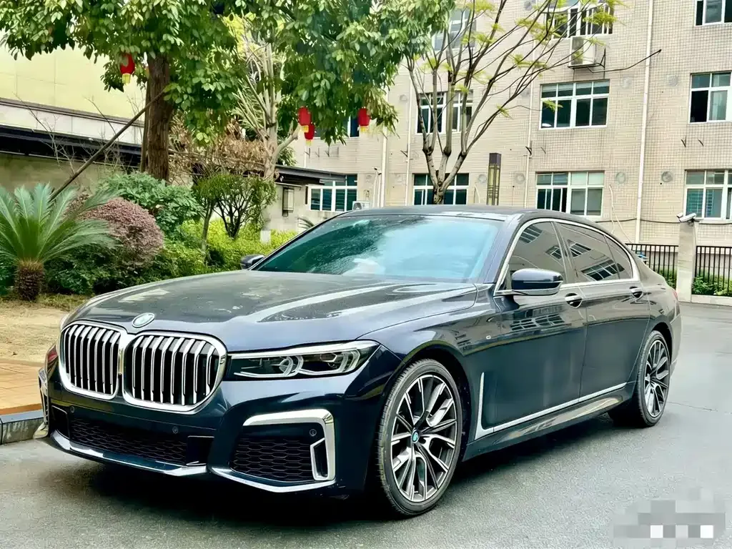 BMW 7 Series — фото 1