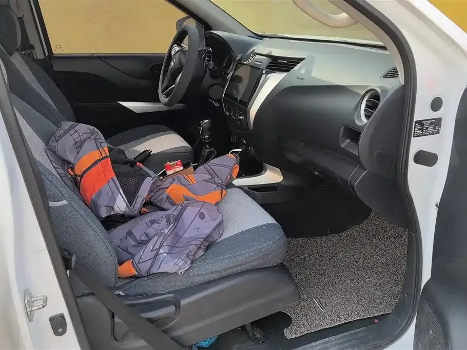 Nissan Navara 2021 из CN, фото 4
