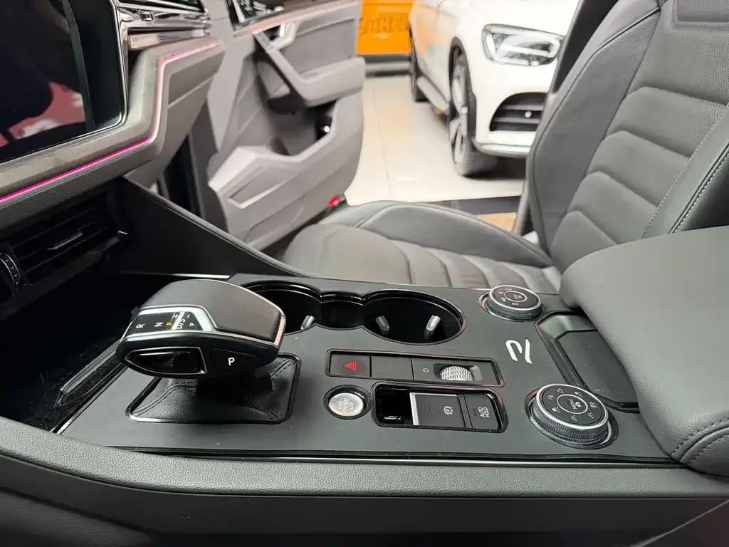 Volkswagen Touareg 2024 из CN, фото 2