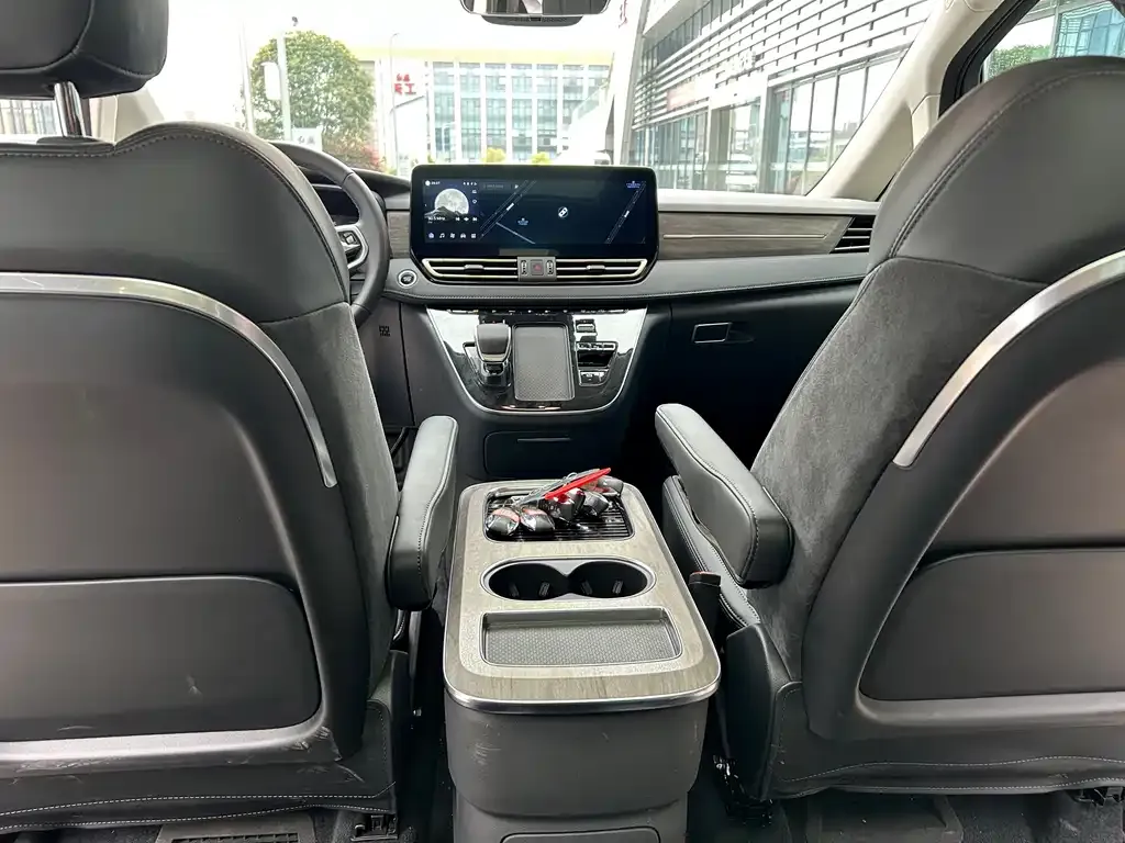 Hongqi HQ9 PHEV 2024 из CN, фото 2