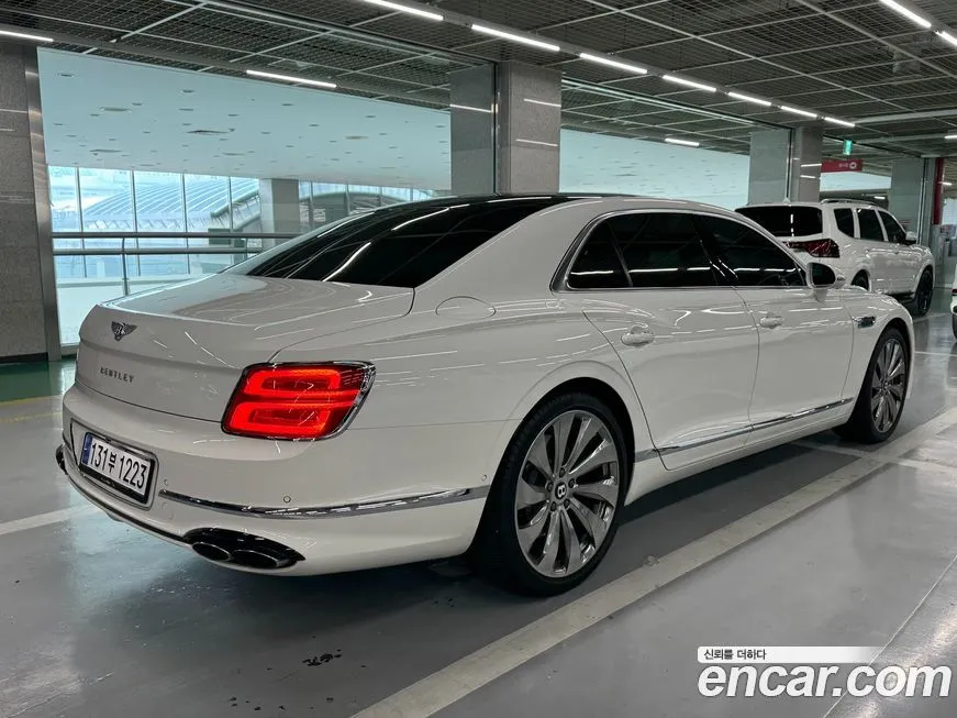 Bentley Flying Spur 2022 из KR, фото 4