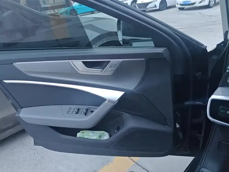 Audi A6L 2023 из CN, фото 3
