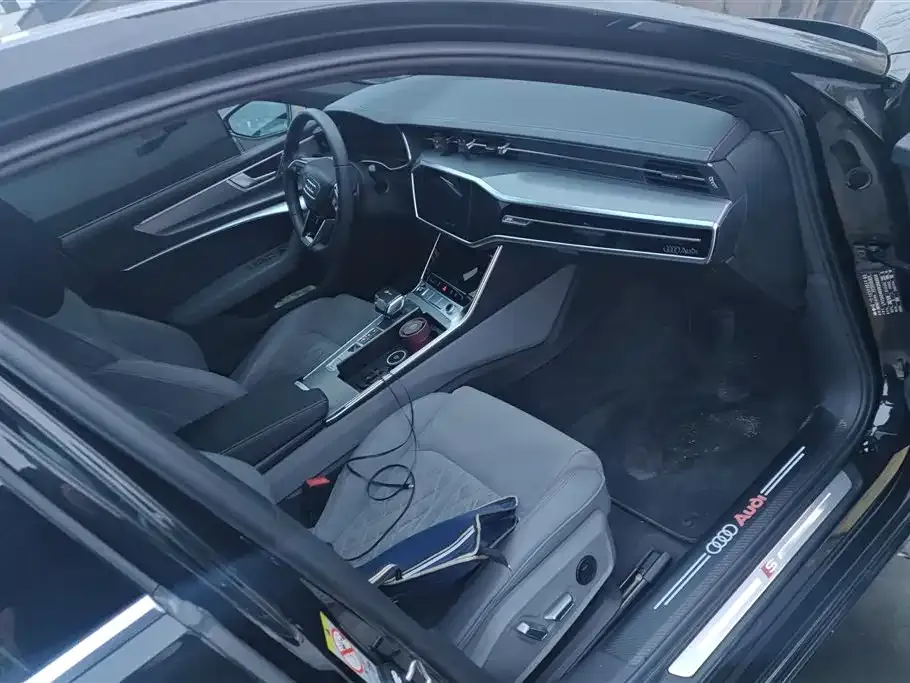 Audi A6L 2023 из CN, фото 10
