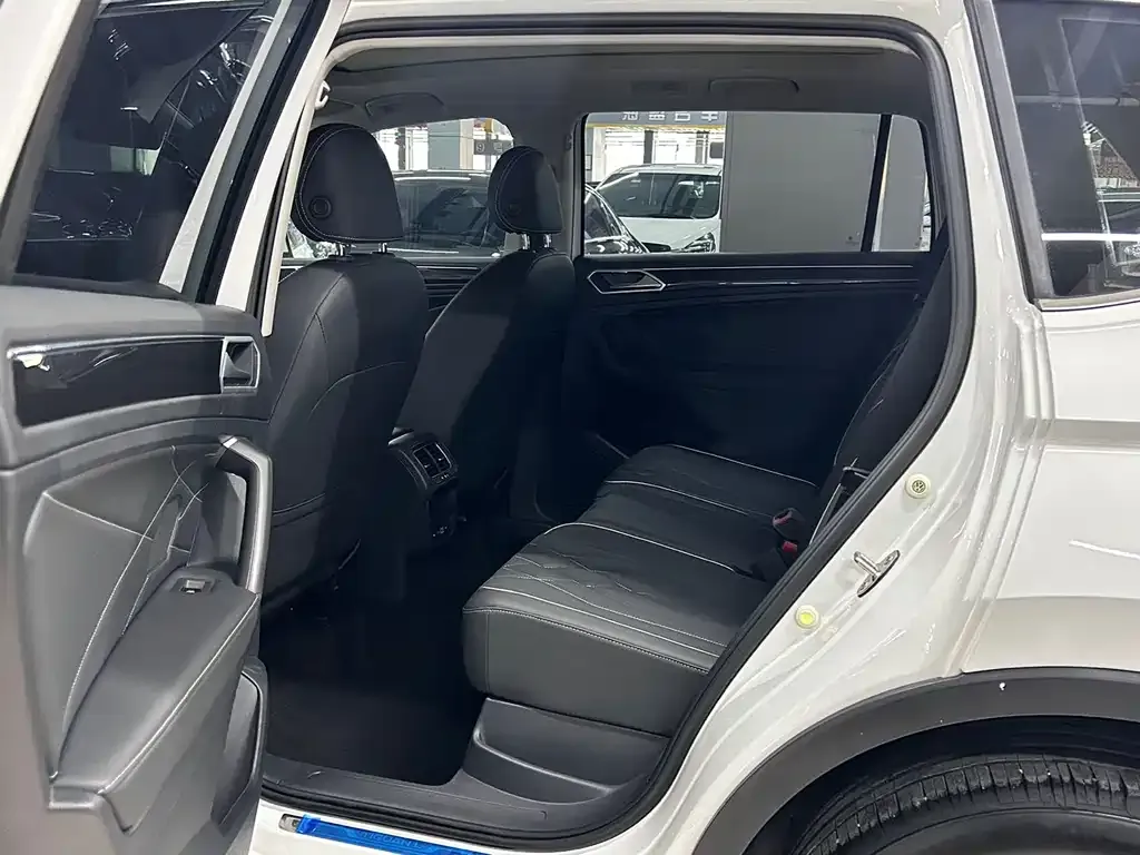 Volkswagen Tiguan L 2022 из CN, фото 5