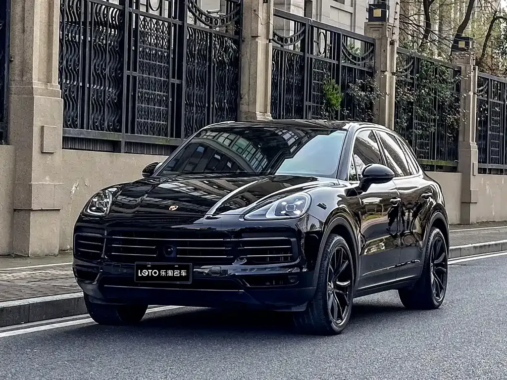 Porsche Cayenne — фото 1