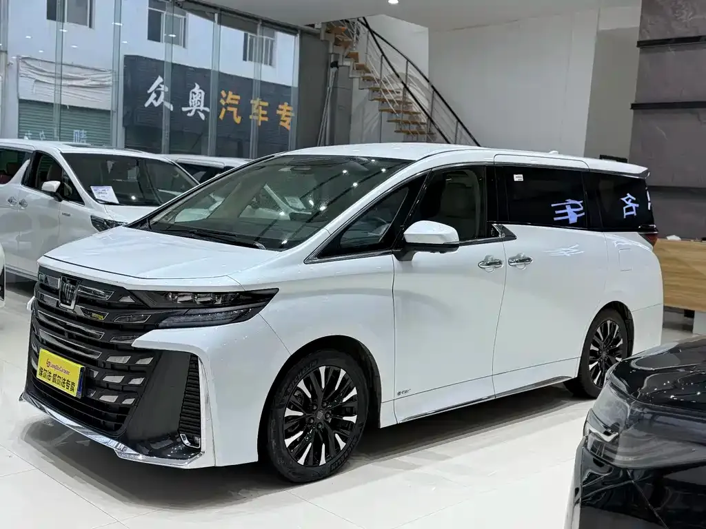 Toyota Vellfire 2024 из CN, фото 1