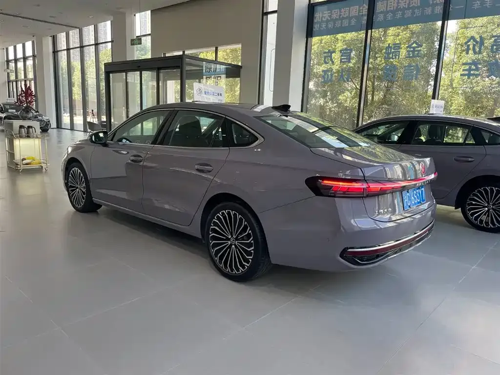 Volkswagen Passat — фото 1