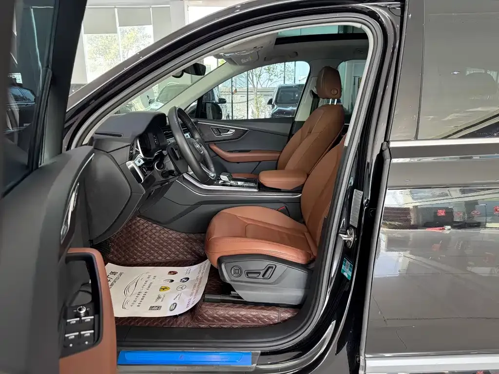 Audi Q7 2021 из CN, фото 7