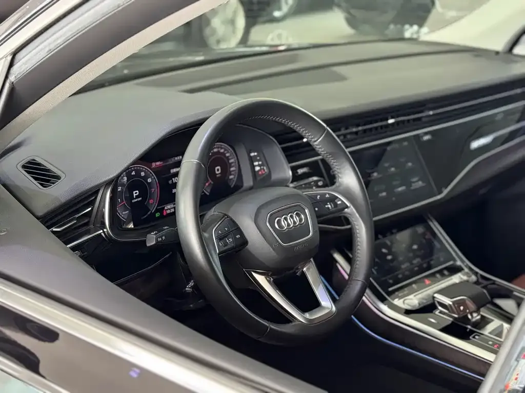 Audi Q7 2021 из CN, фото 4