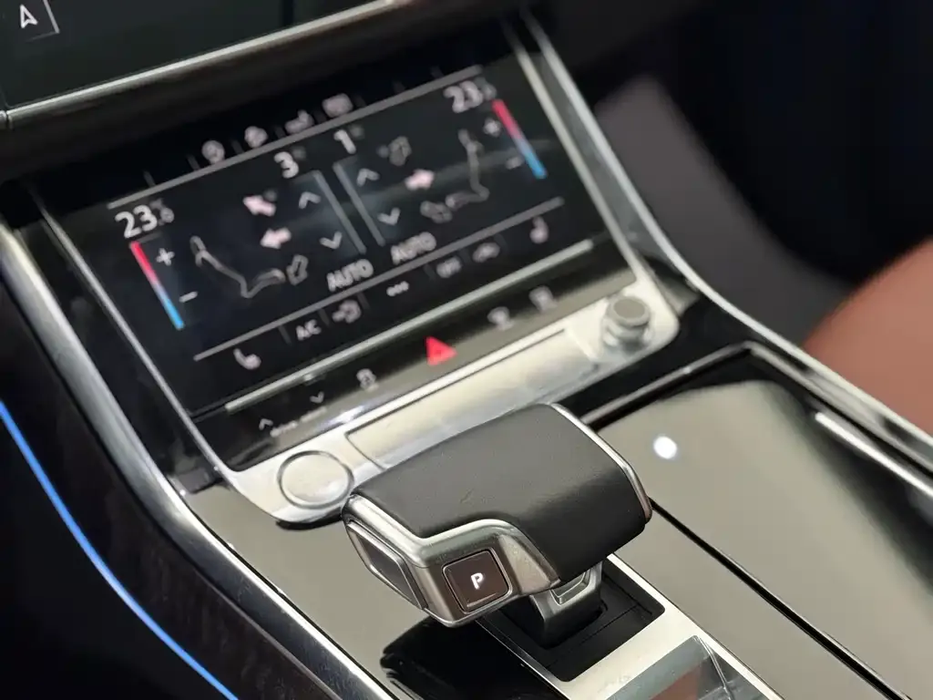 Audi Q7 2021 из CN, фото 2