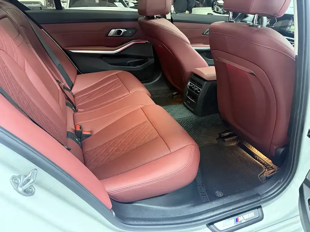 BMW 3 Series 2024 из CN, фото 8