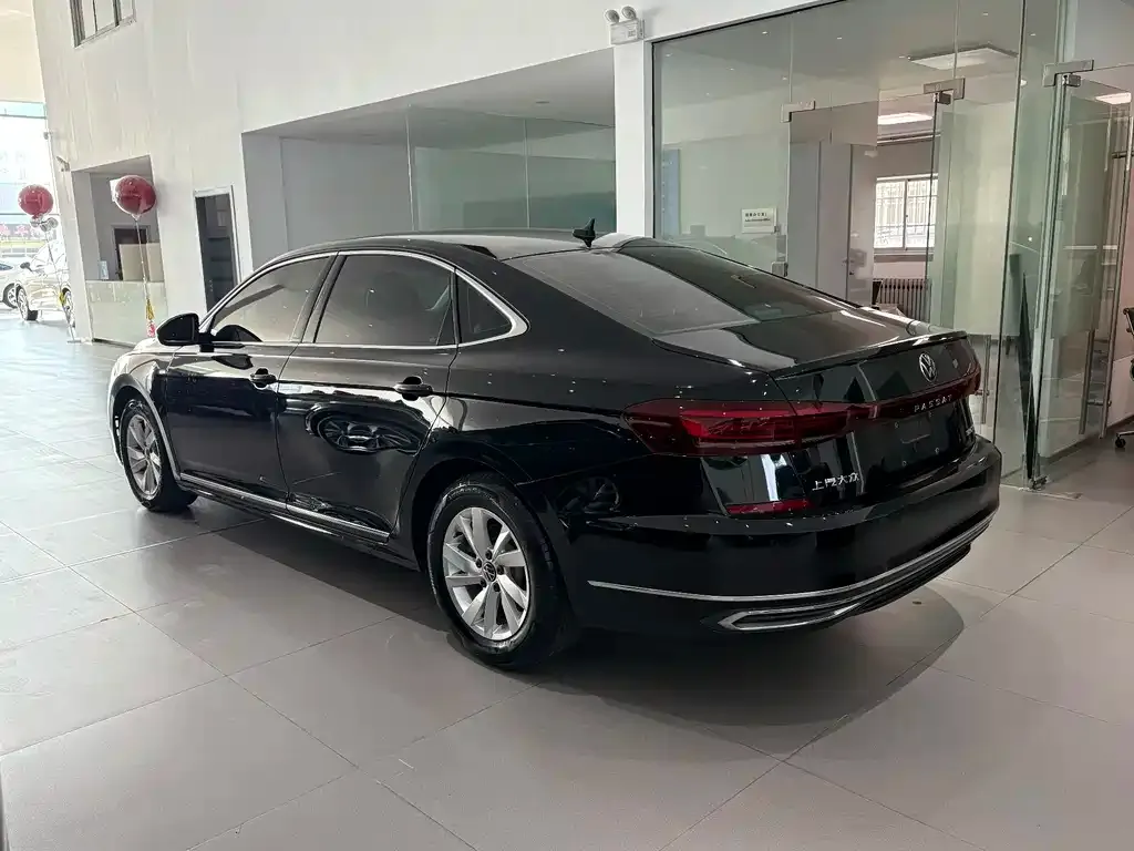 Volkswagen Passat — фото 8