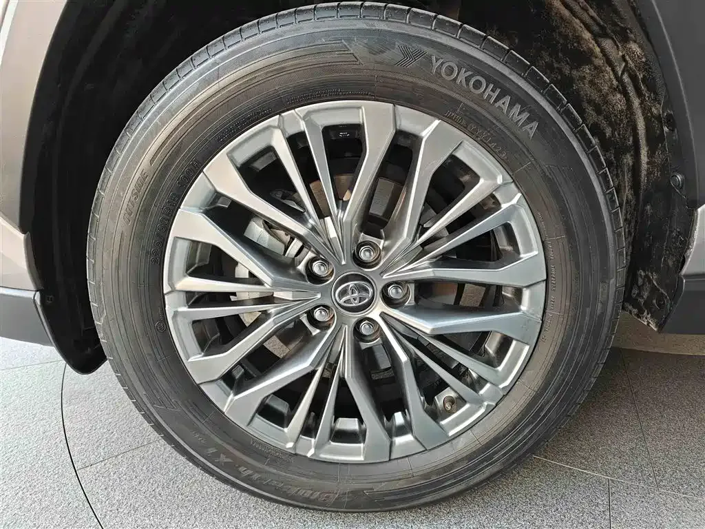 Toyota Wildlander — фото 10