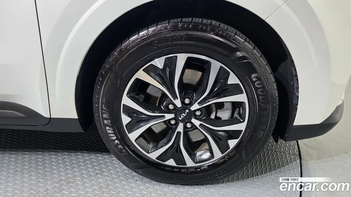 Kia Carnival — фото 10