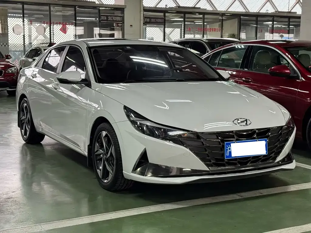 Hyundai Elantra — фото 3