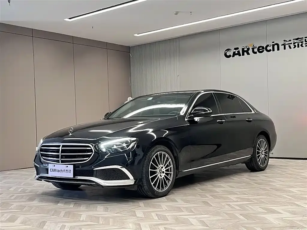 Mercedes-Benz E-Class — фото 1