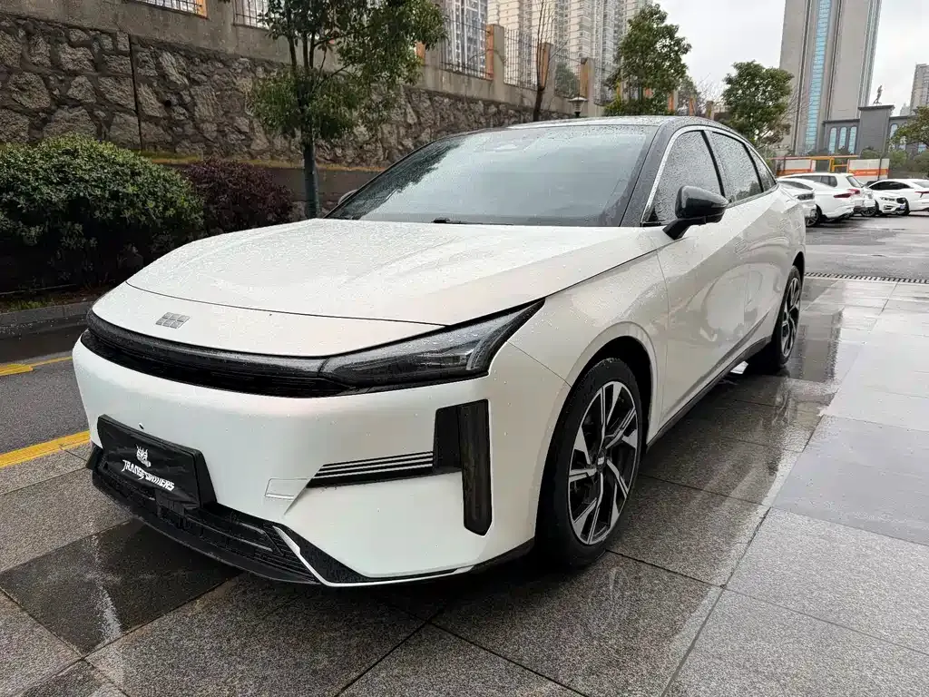 Geely Galaxy L6 — фото 1