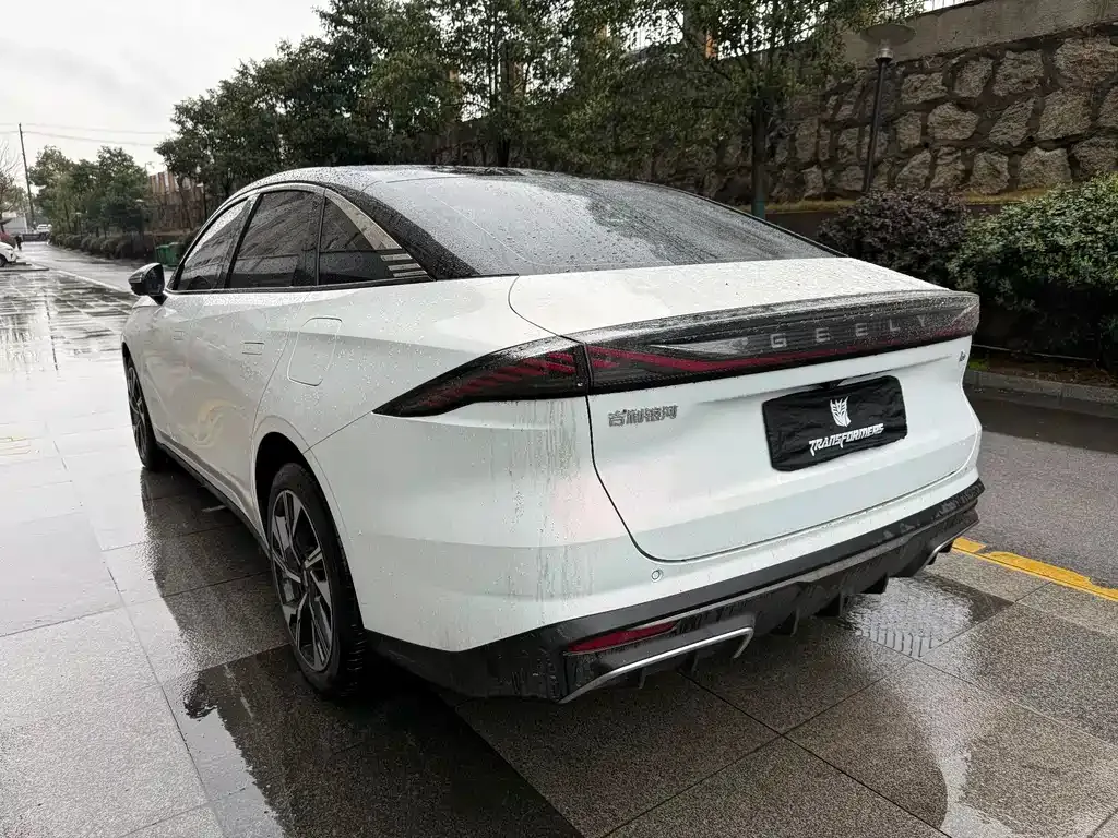 Geely Galaxy L6 — фото 4