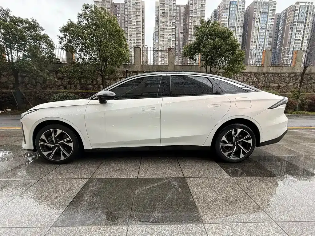 Geely Galaxy L6 — фото 6